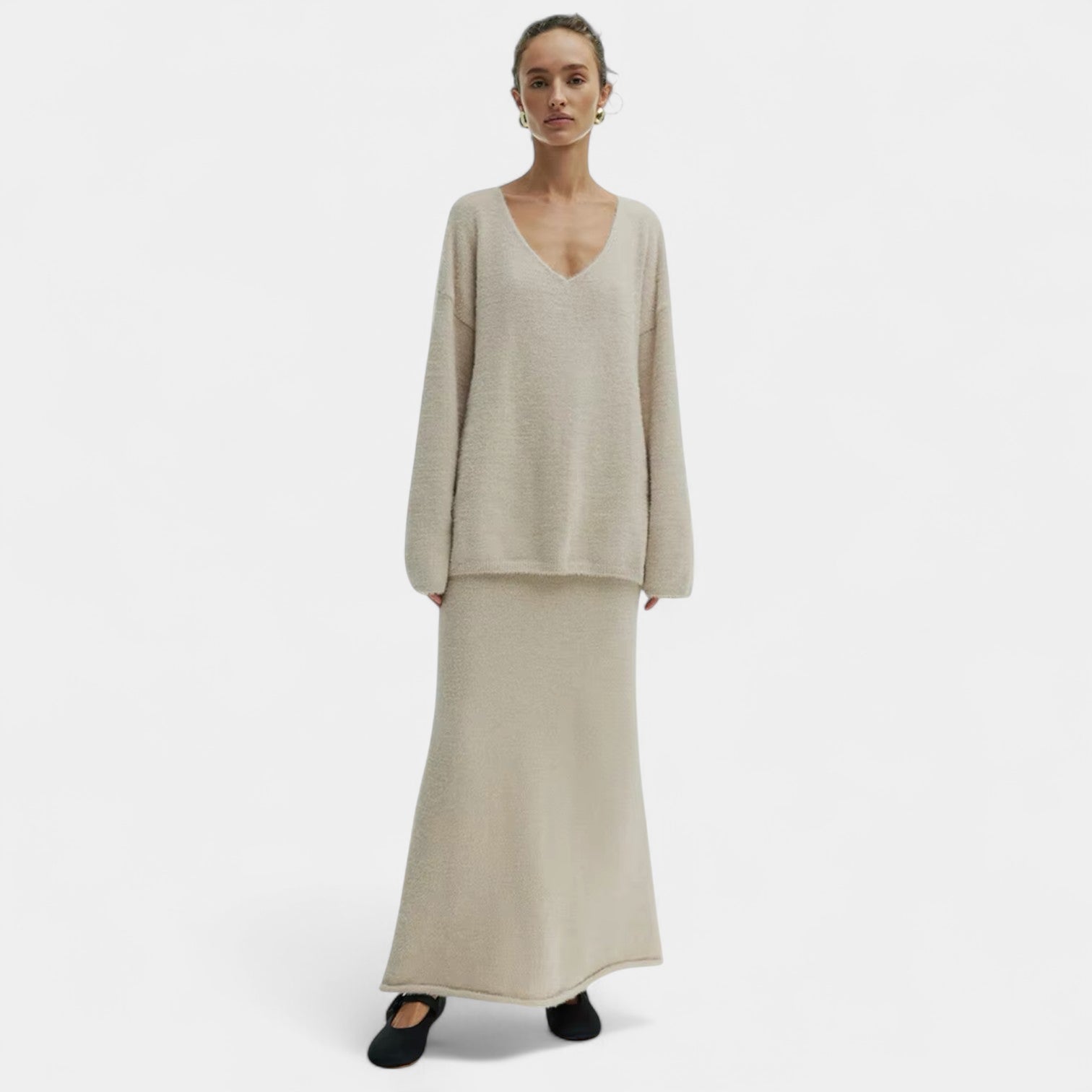 Norrskenberg | Dam Stickat Set – Oversized V-ringad Tröja & Lång Kjol i Ullblandning